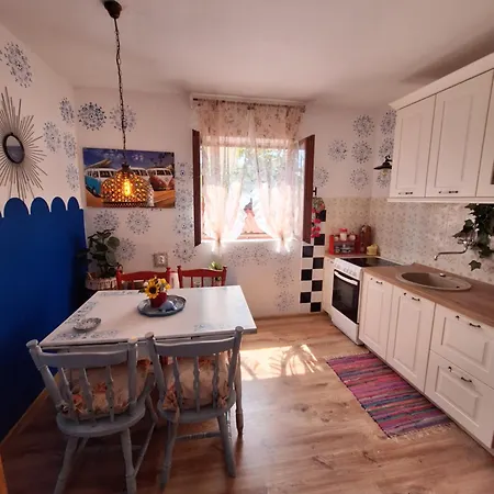 Grandpa's House 펜션 슬라티네